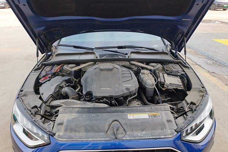 Used Audi A4L 2020 40 TFSI Fashionable and Elegant Model Engine Bay