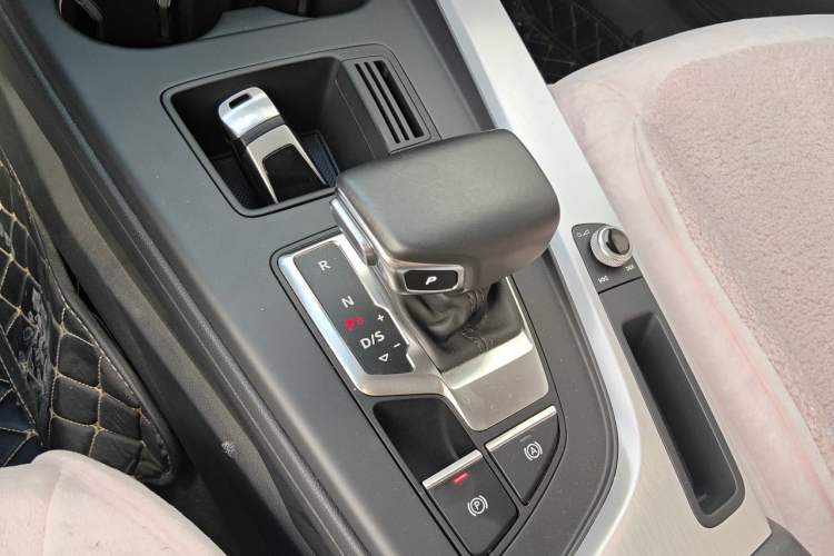 Used Audi A4L 2020 40 TFSI Luxury Dynamic Model Gear Lever