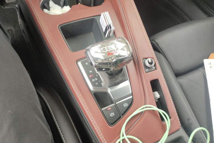 Used Audi A4L 2020 40 TFSI Luxury Dynamic Model Gear Lever