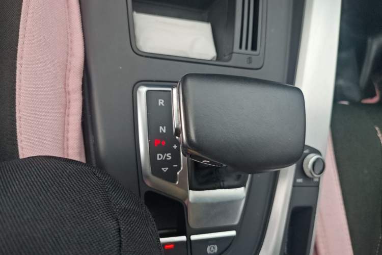 Used Audi A4L 2020 40 TFSI quattro Luxury Dynamic Model Gear Lever