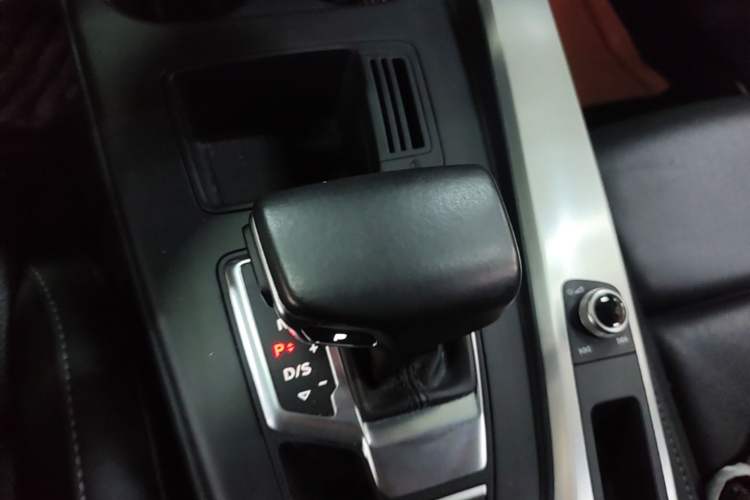 Used Audi A4L 2020 40 TFSI Luxury Dynamic Model Gear Lever