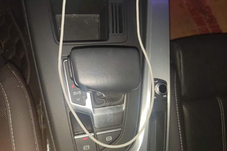 Used Audi A4L 2020 40 TFSI Fashion Dynamic Model Gear Lever