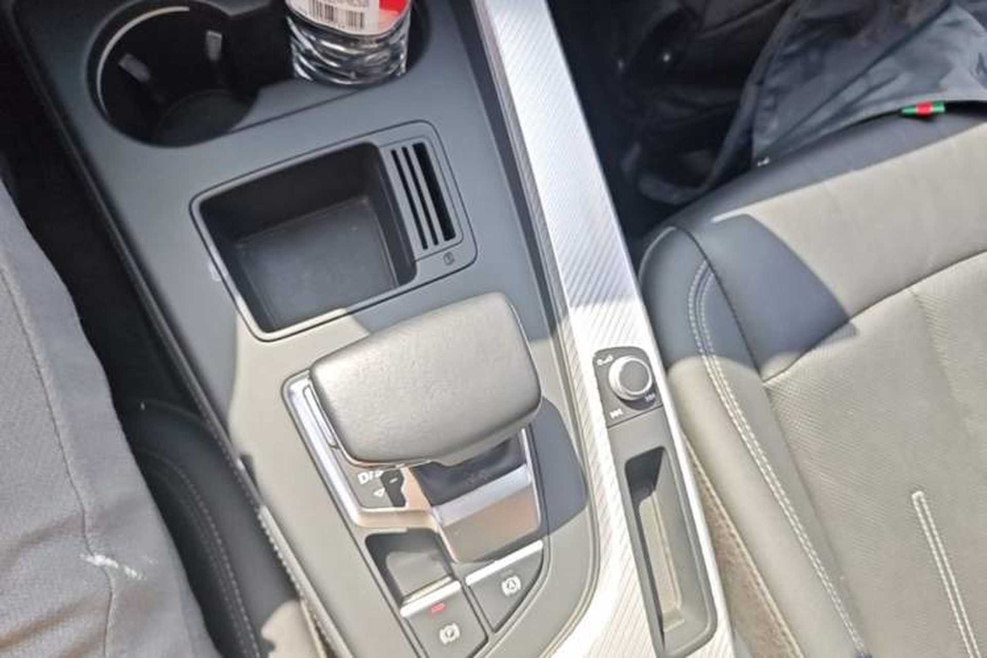 Used Audi A4L 2020 40 TFSI Fashionable and Elegant Model Gear Lever