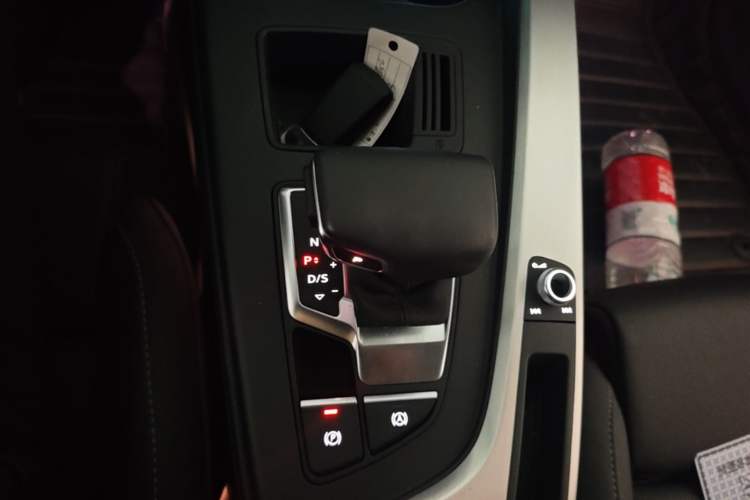Used Audi A4L 2020 40 TFSI quattro Luxury Dynamic Model Gear Lever