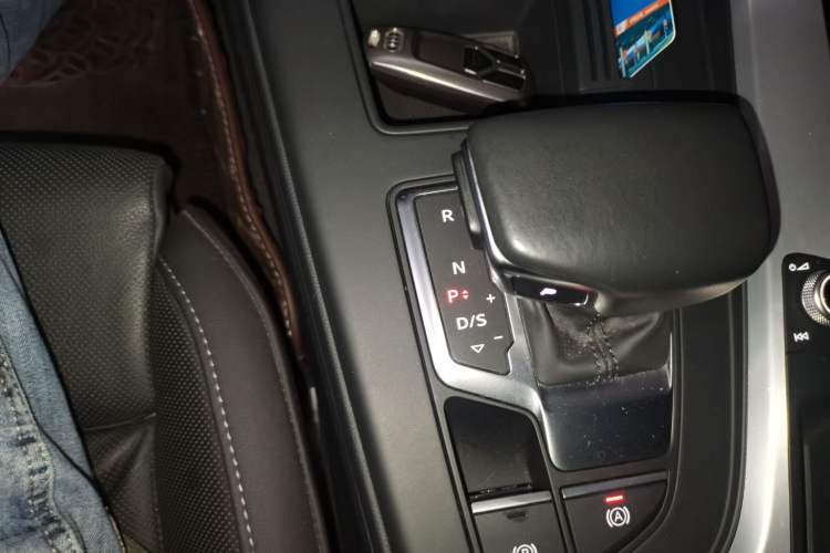 Used Audi A4L 2020 40 TFSI Luxury Dynamic Model Gear Lever
