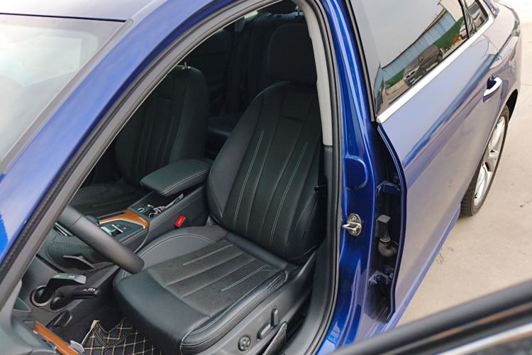 Used Audi A4L 2020 40 TFSI Fashionable and Elegant Model Left Front Seat