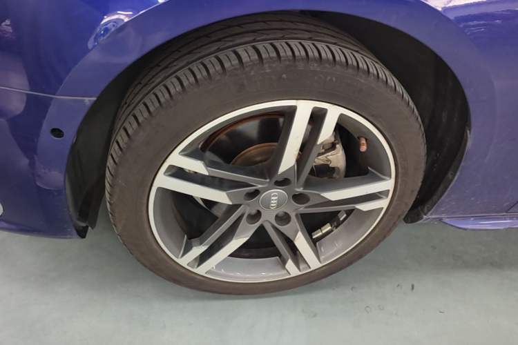 Used Audi A4L 2020 40 TFSI Luxury Dynamic Model Left Front Wheel Hub