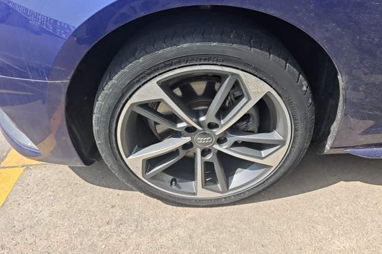 Used Audi A4L 2020 40 TFSI Fashionable and Elegant Model Left Front Wheel Hub