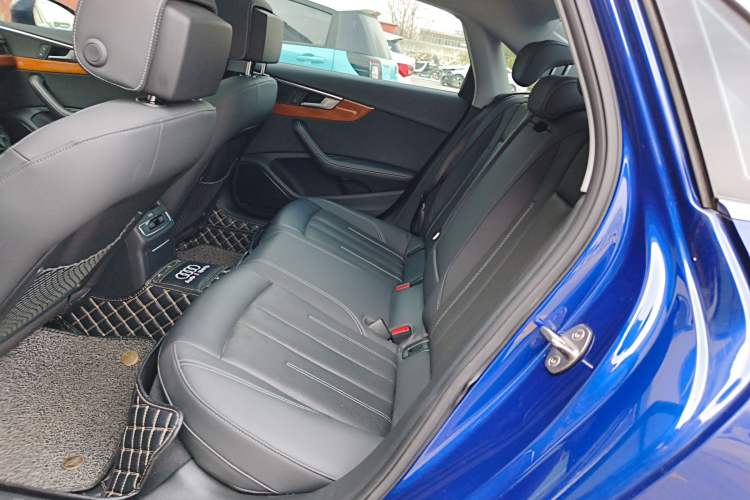Used Audi A4L 2020 40 TFSI Fashionable and Elegant Model Left Rear Seat