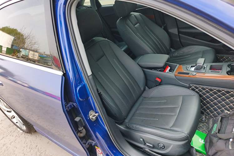 Used Audi A4L 2020 40 TFSI Fashionable and Elegant Model Right Front Seat