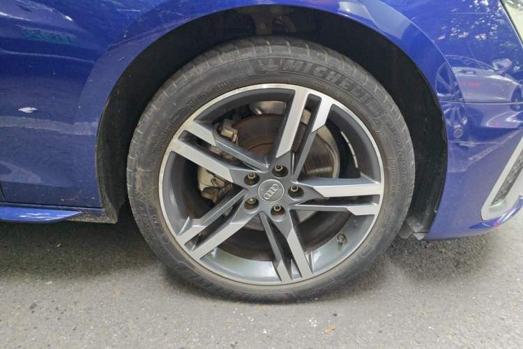 Used Audi A4L 2020 40 TFSI Luxury Dynamic Model Right Front Wheel Hub