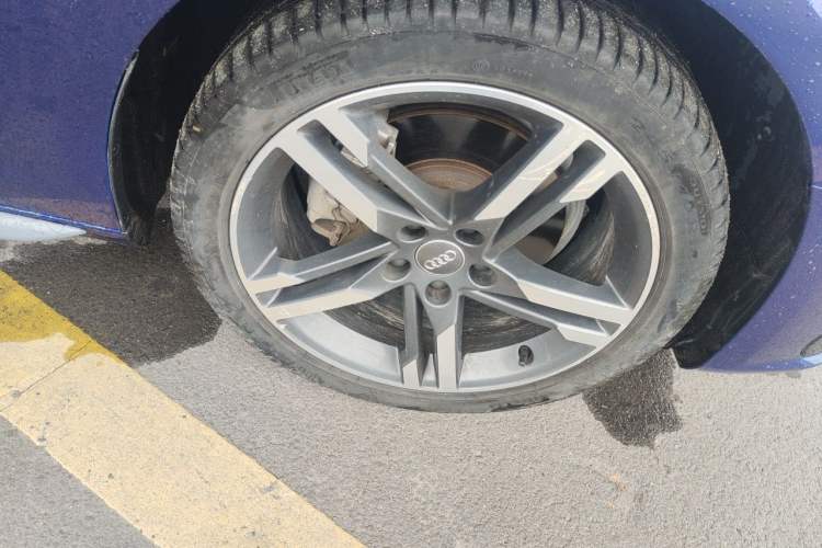 Used Audi A4L 2020 40 TFSI Luxury Dynamic Model Right Front Wheel Hub