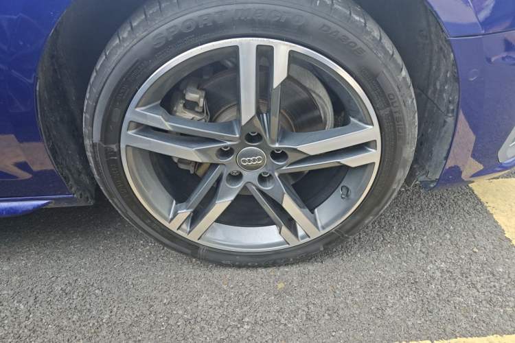 Used Audi A4L 2020 40 TFSI quattro Luxury Dynamic Model Right Front Wheel Hub