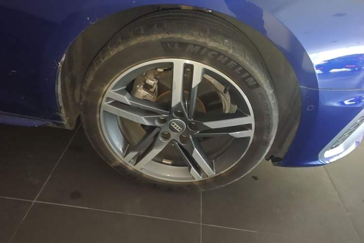 Used Audi A4L 2020 40 TFSI quattro Luxury Dynamic Model Right Front Wheel Hub