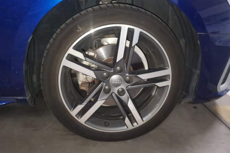 Used Audi A4L 2020 40 TFSI Luxury Dynamic Model Right Front Wheel Hub