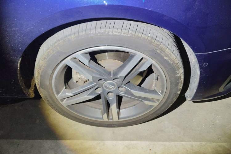 Used Audi A4L 2020 40 TFSI Luxury Dynamic Model Right Front Wheel Hub