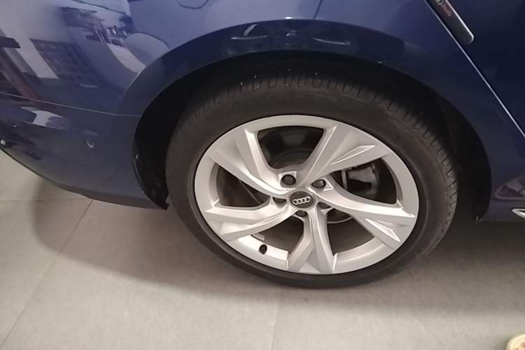 Used Audi A4L 2020 40 TFSI Luxury Prestige Edition Right Rear Wheel Hub