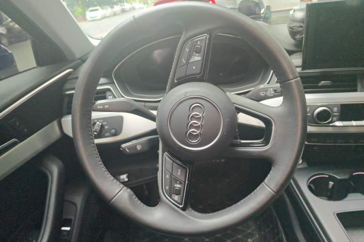 Used Audi A4L 2020 40 TFSI Luxury Dynamic Model Steering Wheel