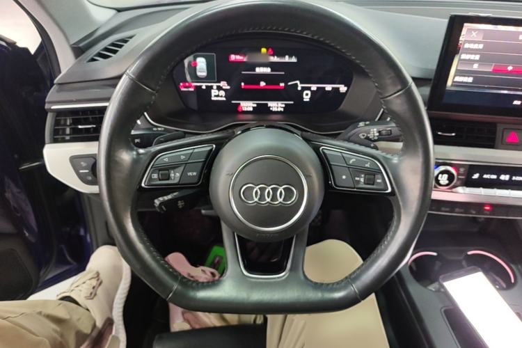 Used Audi A4L 2020 40 TFSI Luxury Dynamic Model Steering Wheel