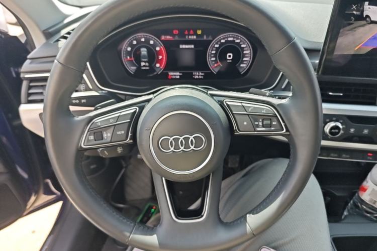 Used Audi A4L 2020 40 TFSI Fashionable and Elegant Model Steering Wheel
