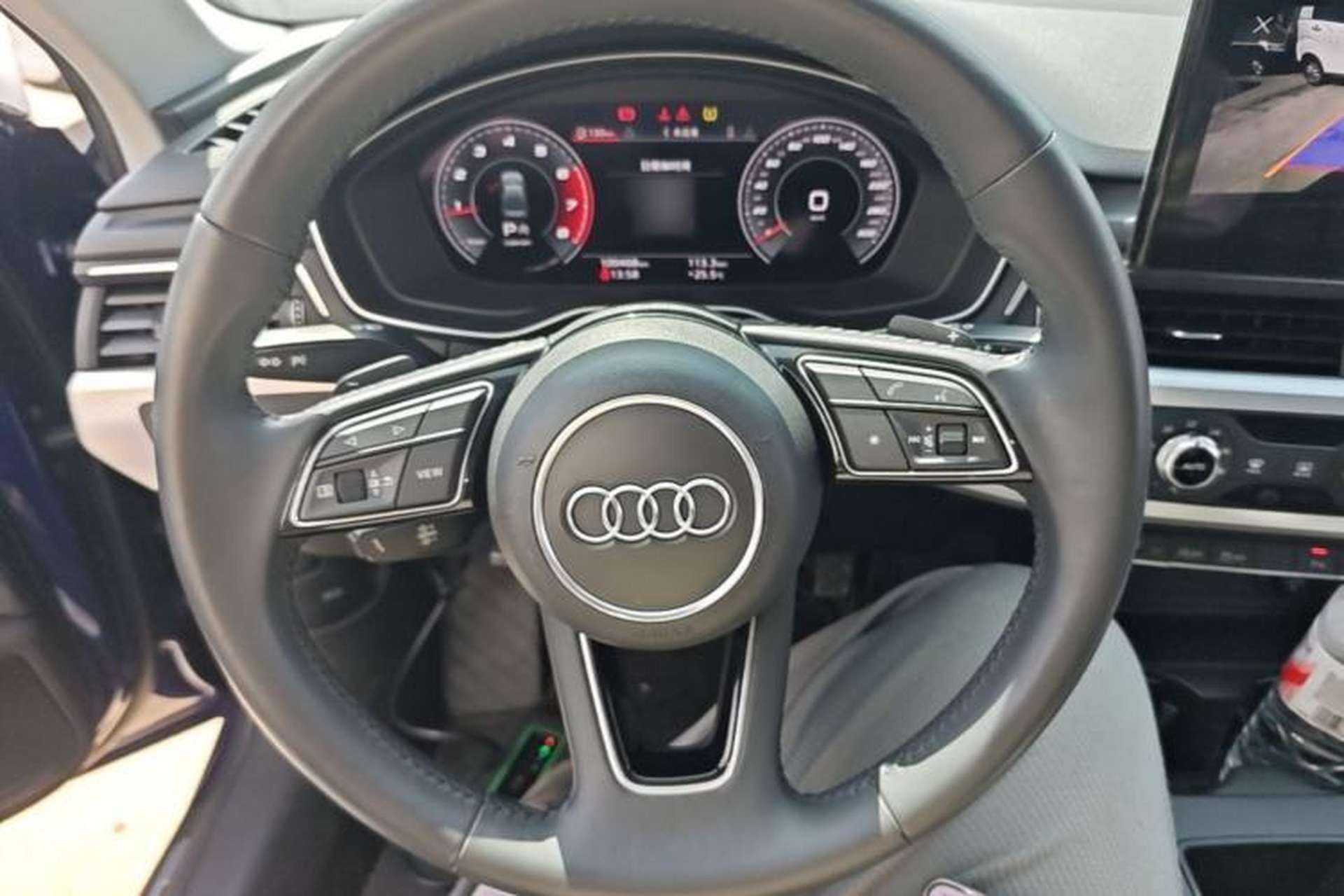 Used Audi A4L 2020 40 TFSI Fashionable and Elegant Model Steering Wheel