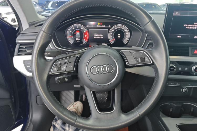Used Audi A4L 2020 40 TFSI Fashion Dynamic Model Steering Wheel