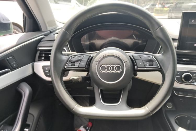 Used Audi A4L 2020 40 TFSI Luxury Dynamic Model Steering Wheel