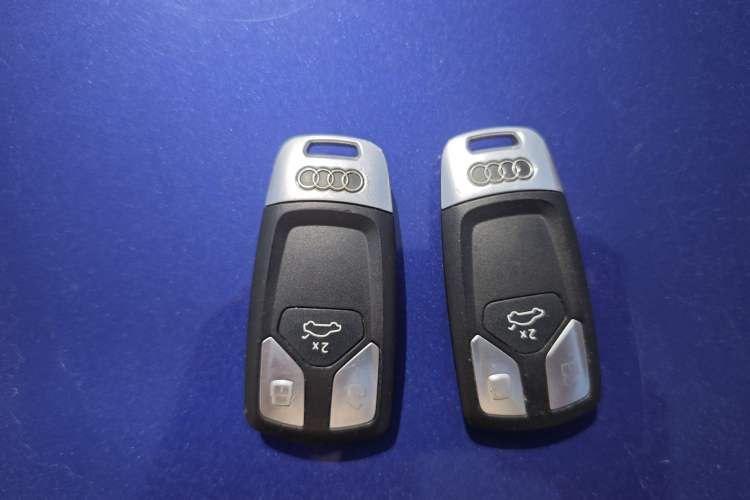 Used Audi A4L 2020 40 TFSI Fashionable and Elegant Model Vehicle Key