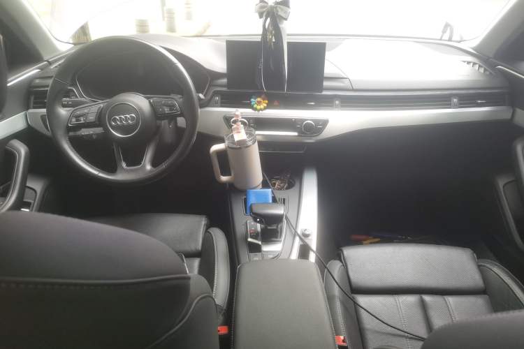 Used Audi A4L 2020 40 TFSI Luxury Dynamic Model Center Console