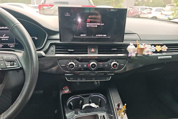 Used Audi A4L 2020 40 TFSI Fashion Dynamic Model Audio And AC Panel