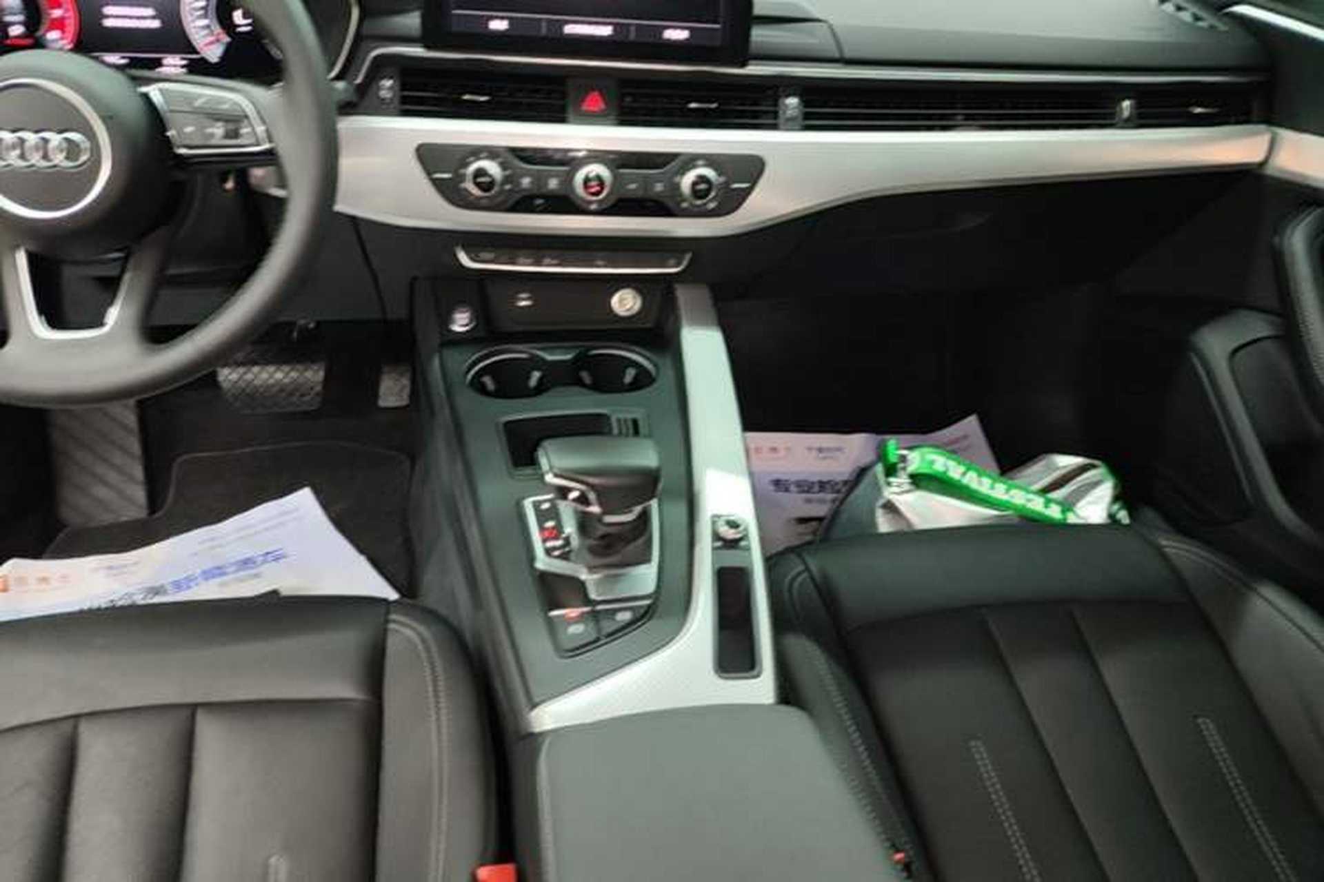 Used Audi A4L 2020 40 TFSI Fashionable and Elegant Model Gear Lever