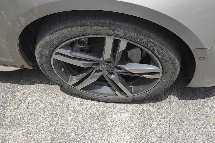 Used Audi A4L 2020 40 TFSI Luxury Prestige Edition Right Front Wheel Hub