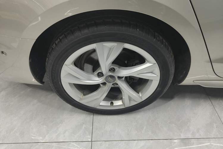 Used Audi A4L 2020 40 TFSI Luxury Prestige Edition Right Rear Wheel Hub