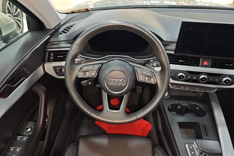 Used Audi A4L 2020 40 TFSI Fashion Dynamic Model Steering Wheel