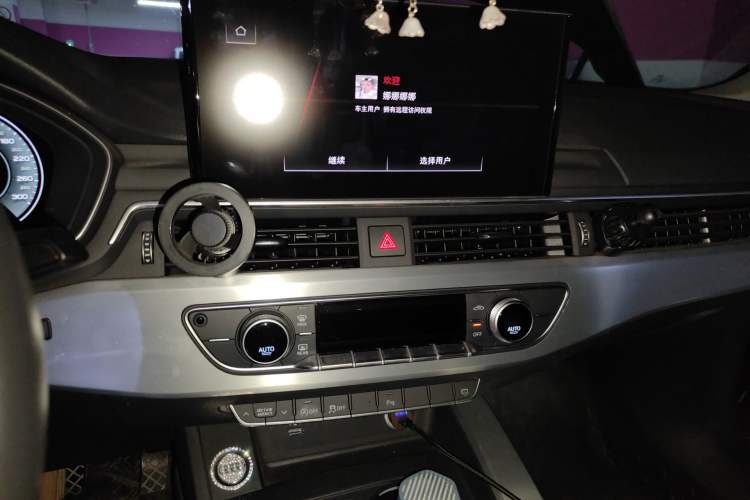Used Audi A4L 2020 40 TFSI Fashion Dynamic Model Audio And AC Panel