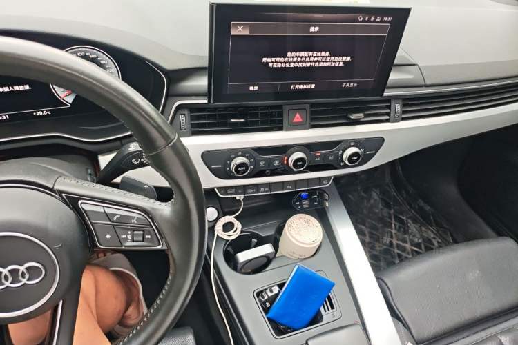 Used Audi A4L 2020 40 TFSI Fashionable and Elegant Model Audio And AC Panel