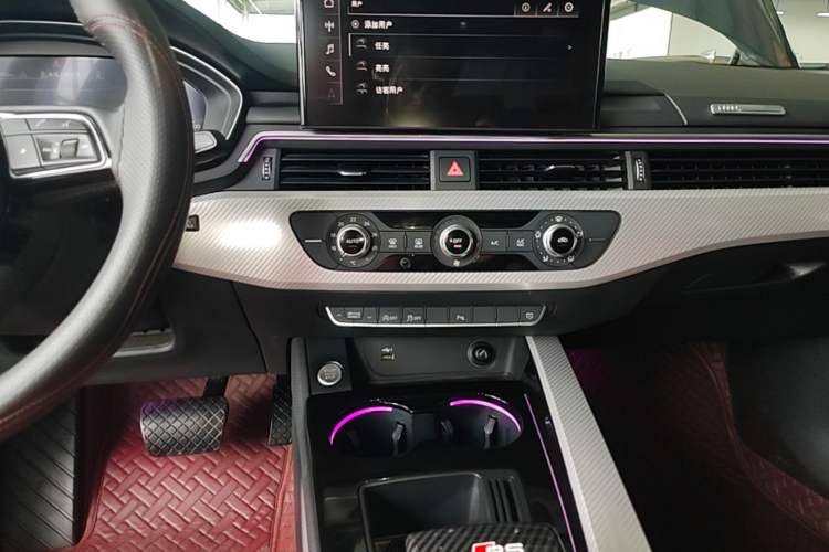 Used Audi A4L 2020 40 TFSI Fashionable and Elegant Model Audio And AC Panel