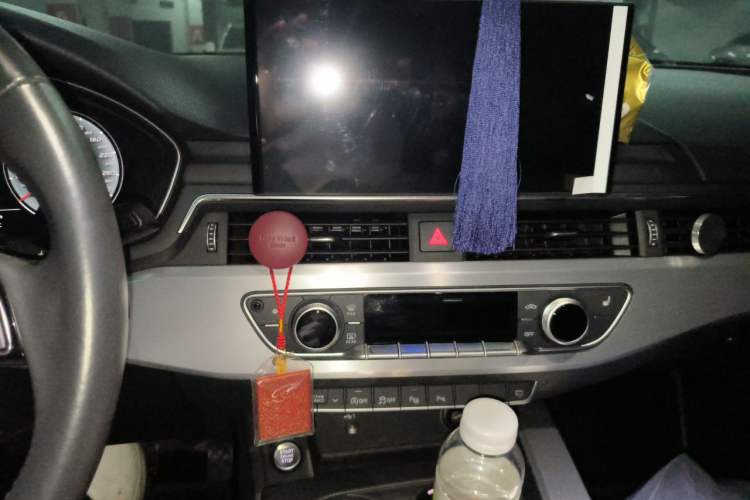 Used Audi A4L 2020 40 TFSI Luxury Dynamic Model Audio And AC Panel