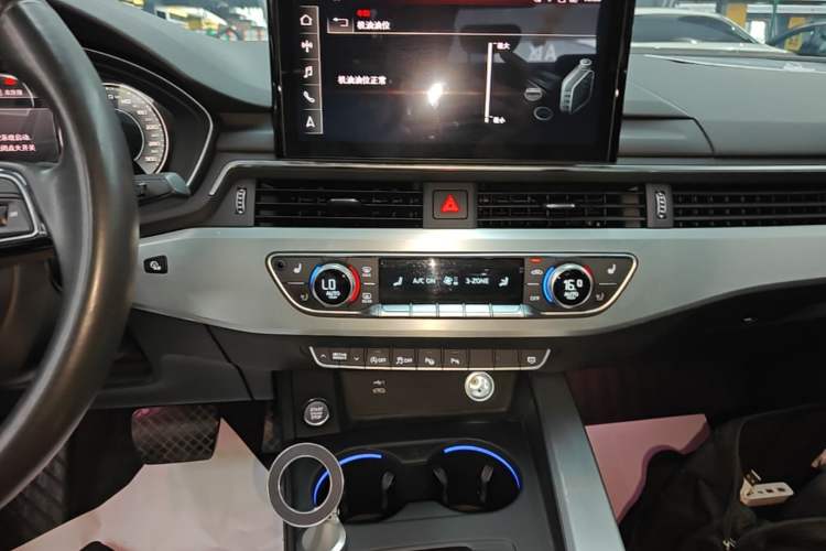 Used Audi A4L 2020 40 TFSI Luxury Dynamic Model Audio And AC Panel