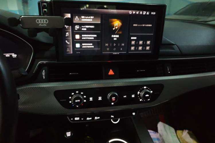 Used Audi A4L 2020 40 TFSI Fashionable and Elegant Model Audio And AC Panel