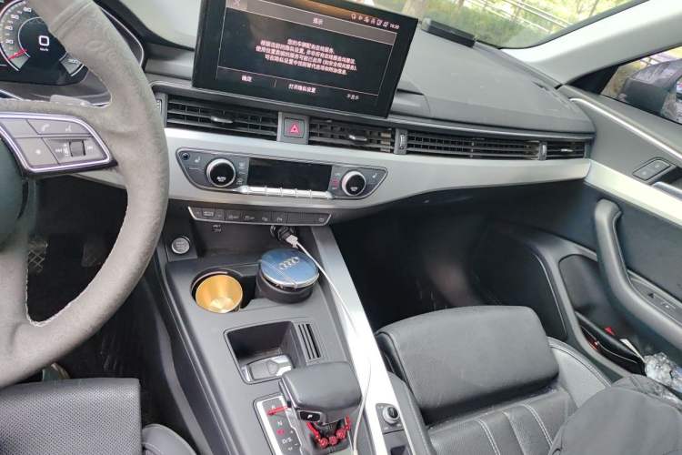 Used Audi A4L 2020 40 TFSI Luxury Dynamic Model Audio And AC Panel