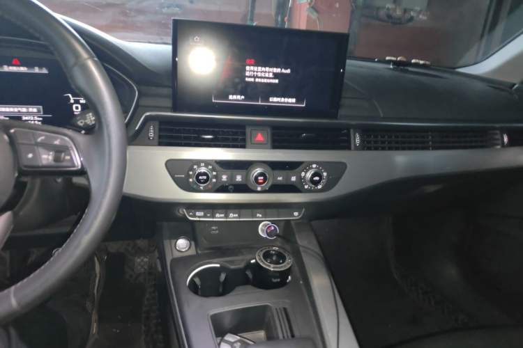 Used Audi A4L 2020 40 TFSI Fashion Dynamic Model Audio And AC Panel