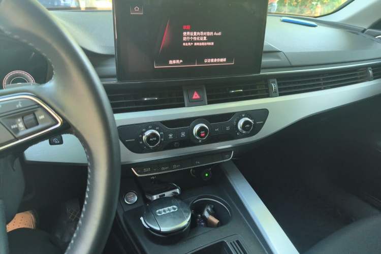 Used Audi A4L 2020 40 TFSI Fashion Dynamic Model Audio And AC Panel