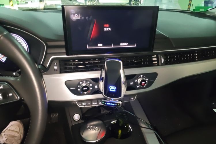 Used Audi A4L 2020 40 TFSI Fashionable and Elegant Model Audio And AC Panel