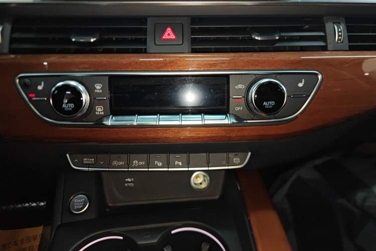 Used Audi A4L 2020 40 TFSI Luxury Prestige Edition Audio And AC Panel