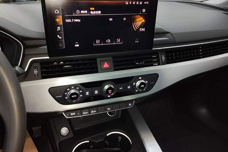 Used Audi A4L 2020 40 TFSI Fashion Dynamic Model Audio And AC Panel