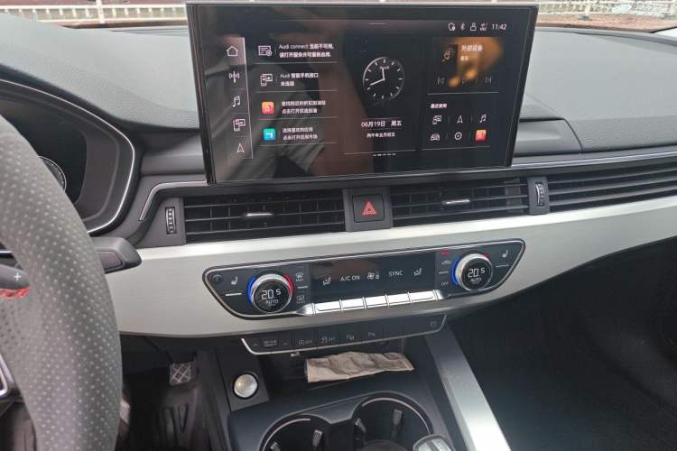 Used Audi A4L 2020 40 TFSI Luxury Dynamic Model Audio And AC Panel