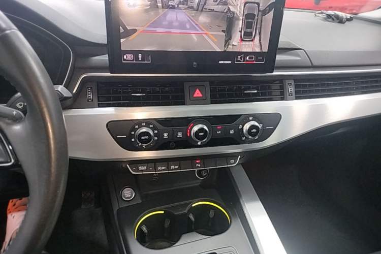 Used Audi A4L 2020 40 TFSI Fashion Dynamic Model Audio And AC Panel