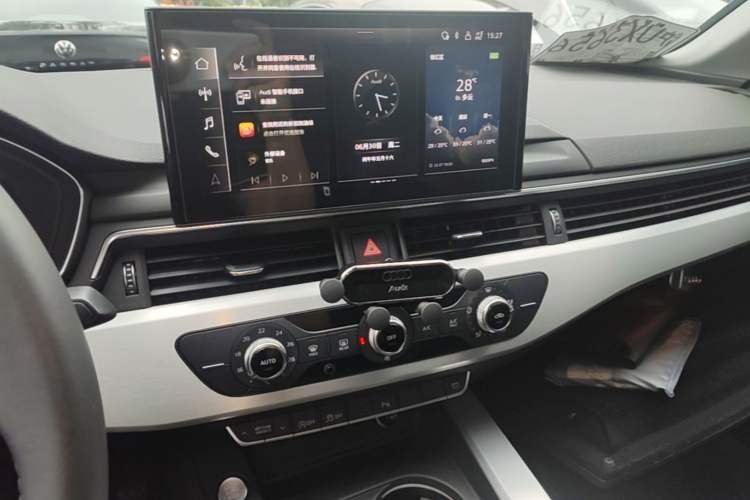Used Audi A4L 2020 40 TFSI Fashion Dynamic Model Audio And AC Panel
