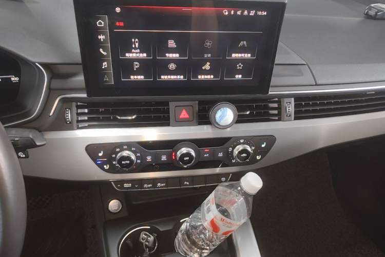 Used Audi A4L 2020 40 TFSI Fashion Dynamic Model Audio And AC Panel